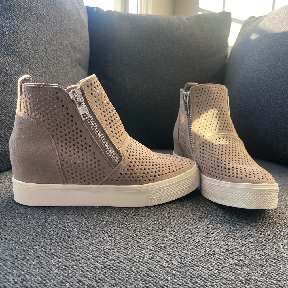 Steve Madden Wedge Ankle Boot /Sneaker NWOT Size 7 - Picture 2 of 5
